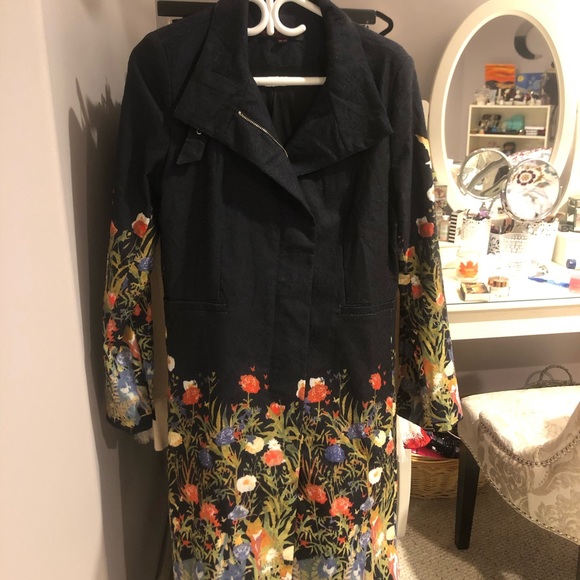 Women’s Jacket - Picture 1 of 3